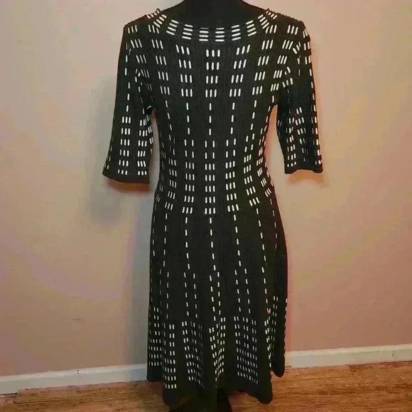 Gabby Skye Sweater Dress BLACK AND WHITE Short Sleeve Knee Length Size L - Picture 5 of 9